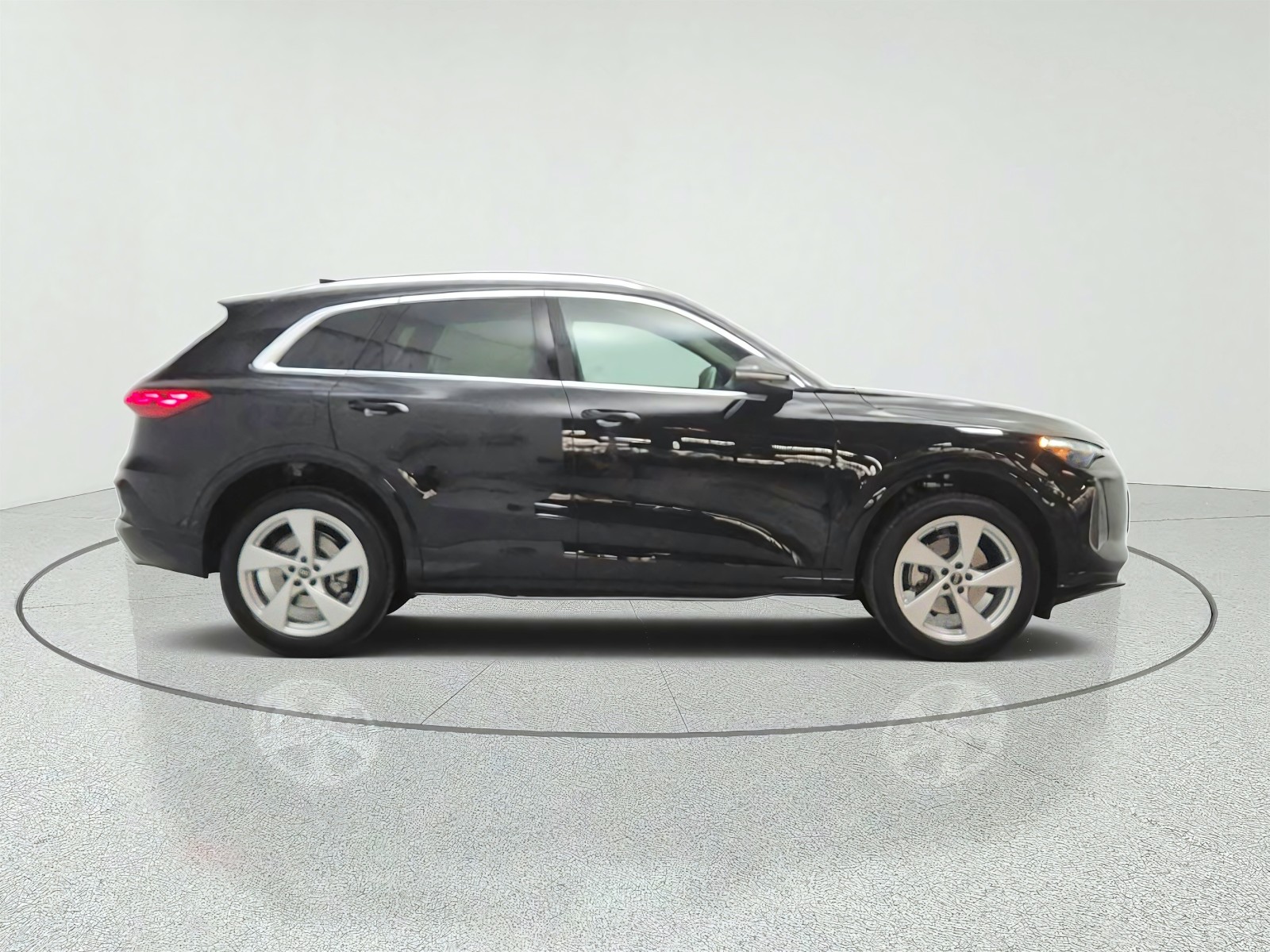 Used 2025 Mythos Black Metallic Audi Premium Plus image 4