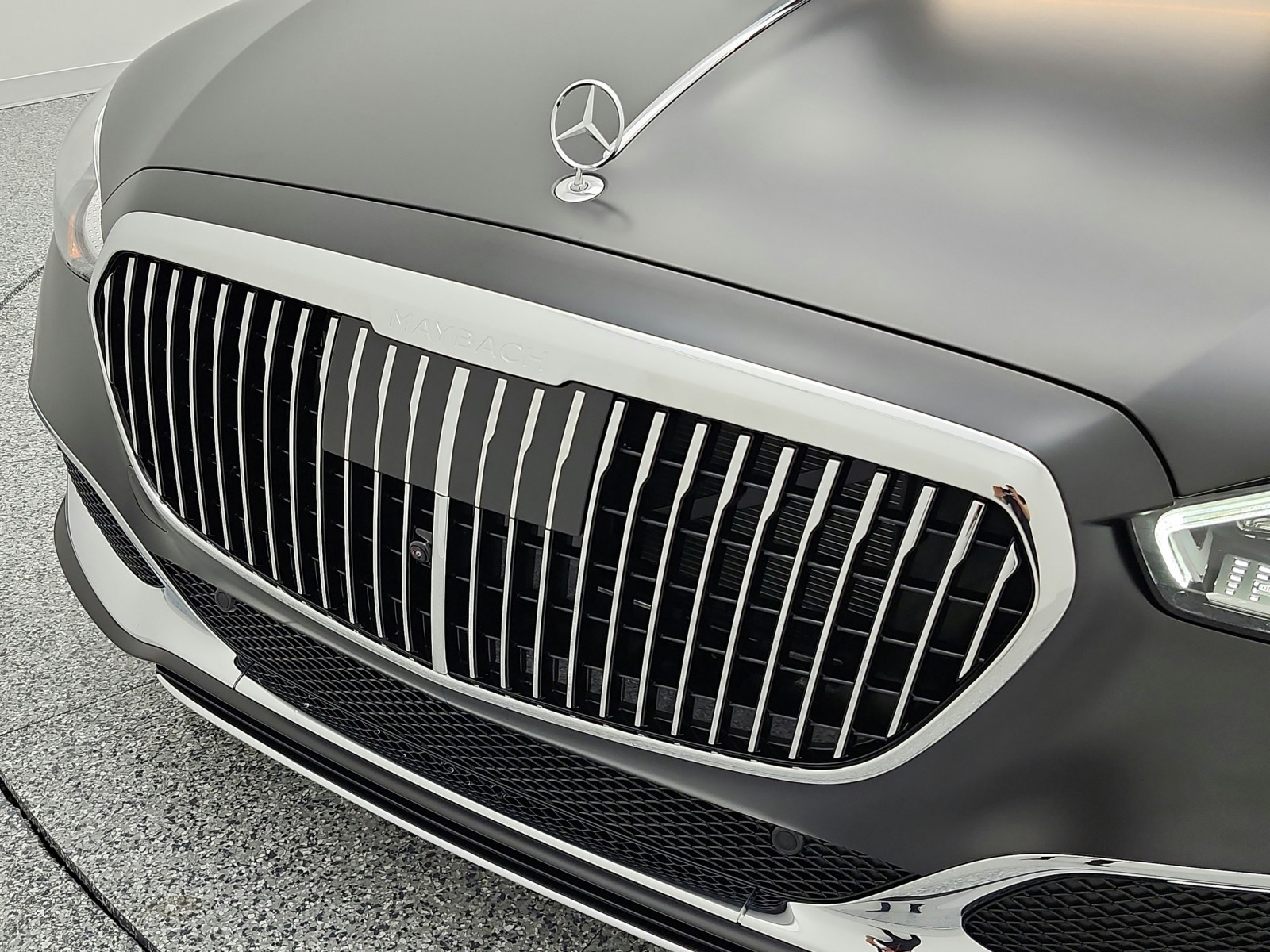 New 2026 MANUFAKTUR Graphite Grey Magno Mercedes-Benz Maybach S 580 image 13