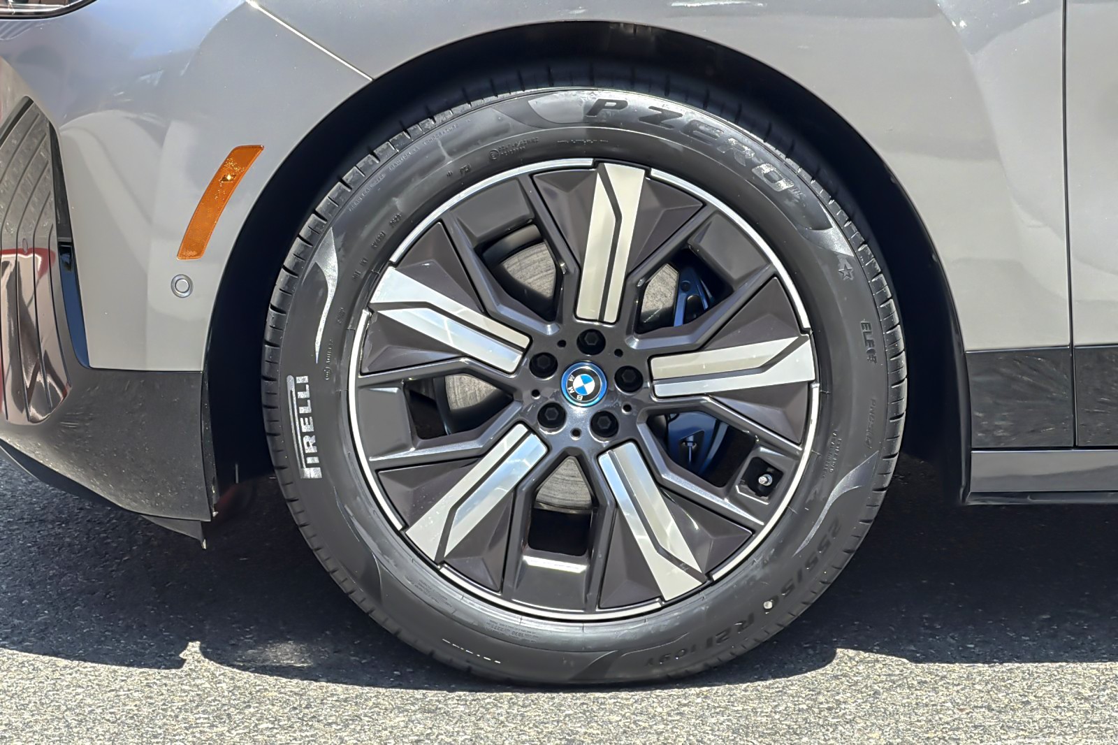 Used 2025 Oxide Grey Metallic BMW M60 Sports Activity Vehicle image 25