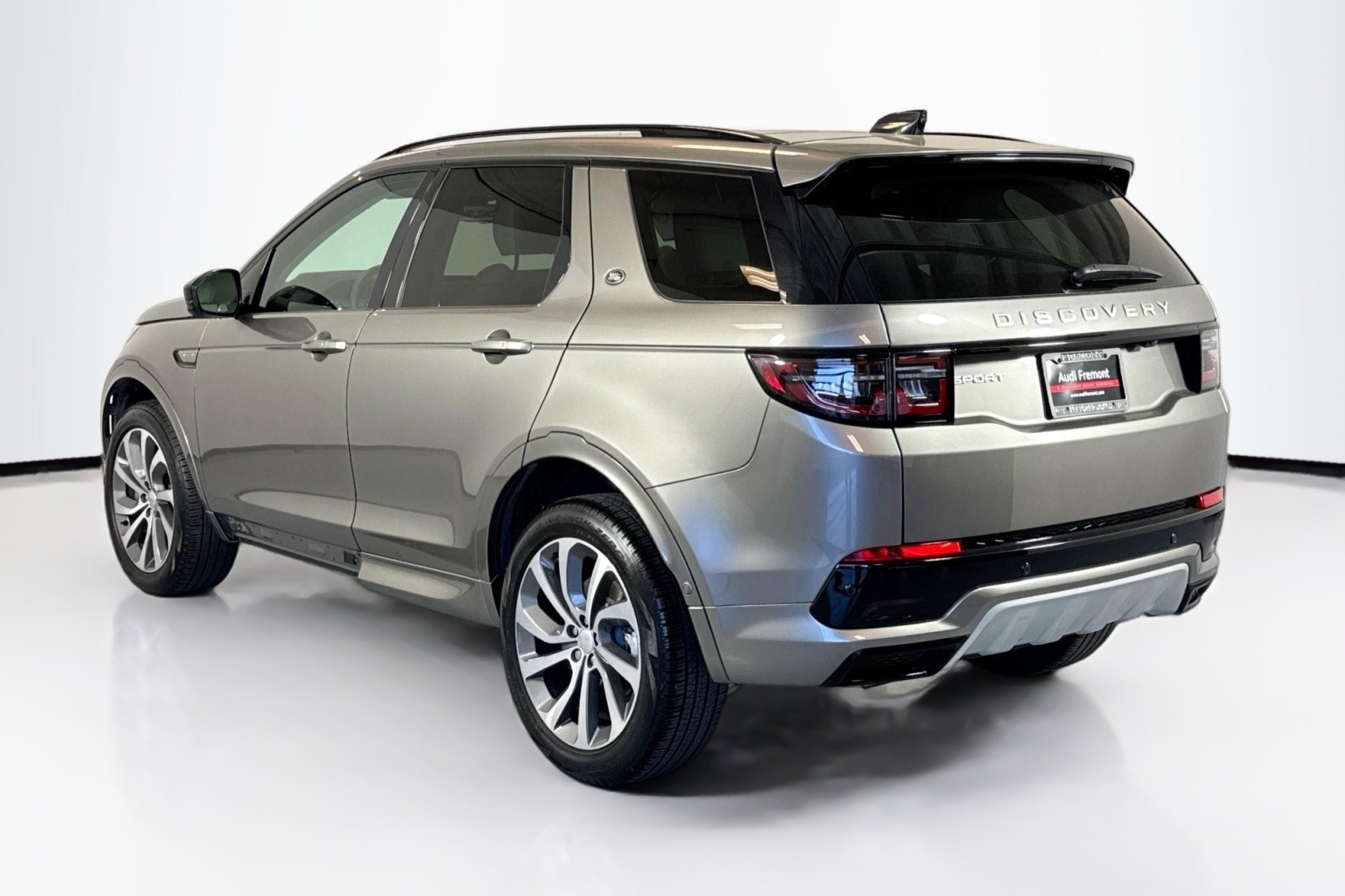 Used 2024 Silicon Silver Premium Metallic Land Rover Core S image 7