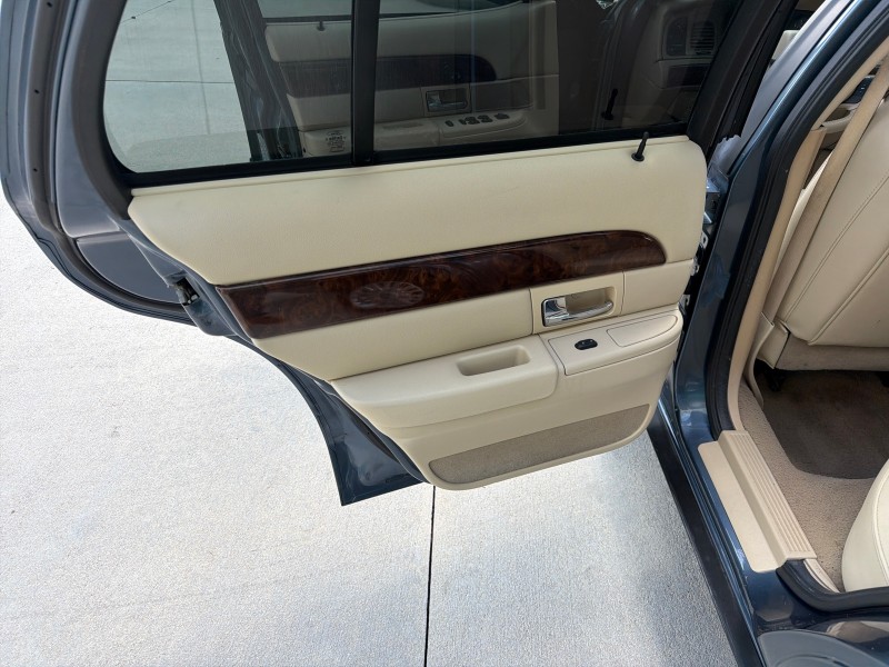 2007 Mercury Grand Marquis LS LOW MILES 52,599 1 OWNER in ,