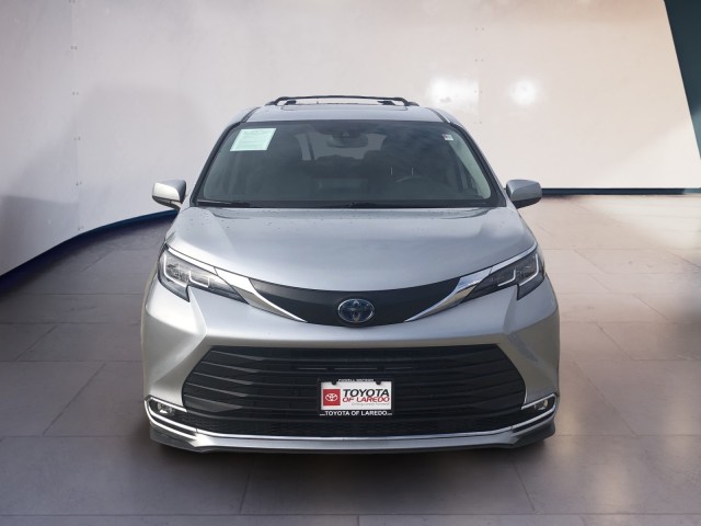 2021 Toyota Sienna XLE 8