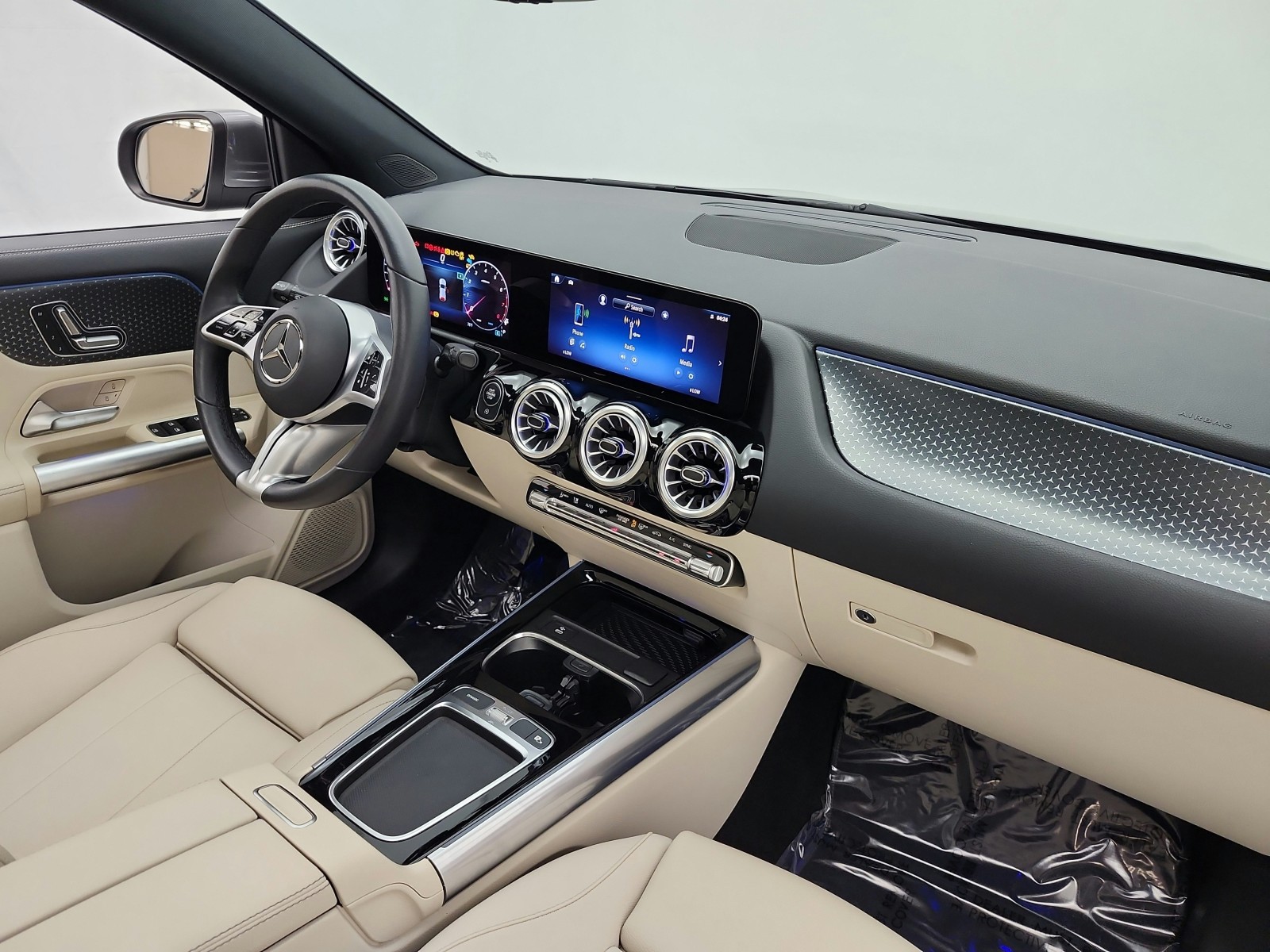 Used 2025 Mountain Grey Metallic Mercedes-Benz GLA 250 SUV image 21