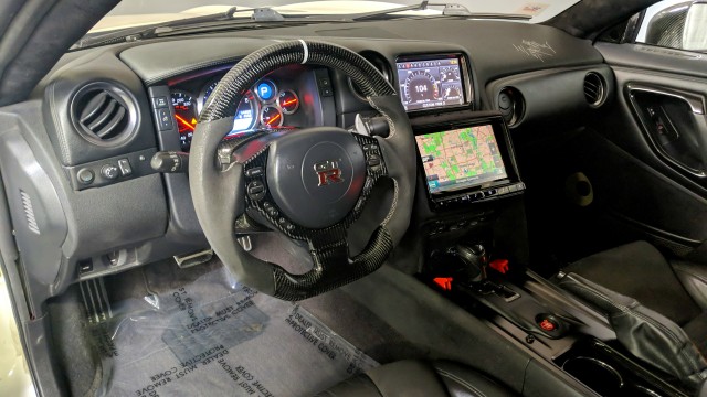 2013 Nissan GT-R Premium 24