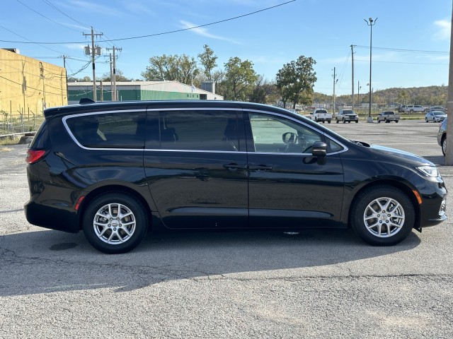 2023 Chrysler Pacifica Touring L 2