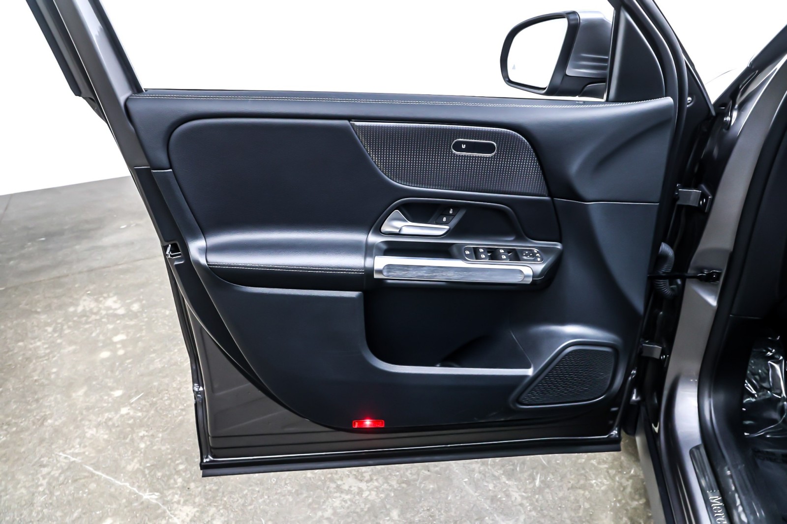 Used 2022 Mountain Grey Metallic Mercedes-Benz GLB 250 SUV image 22