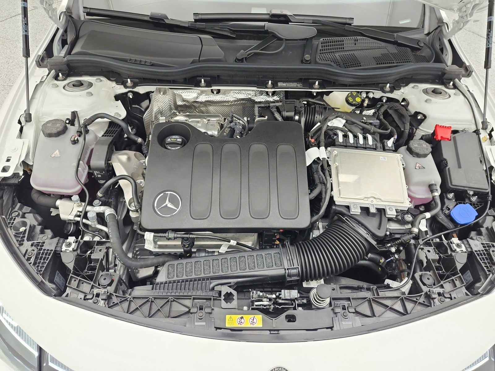 New 2027 Polar White Mercedes-Benz CLA 220 Hybrid FWD image 12
