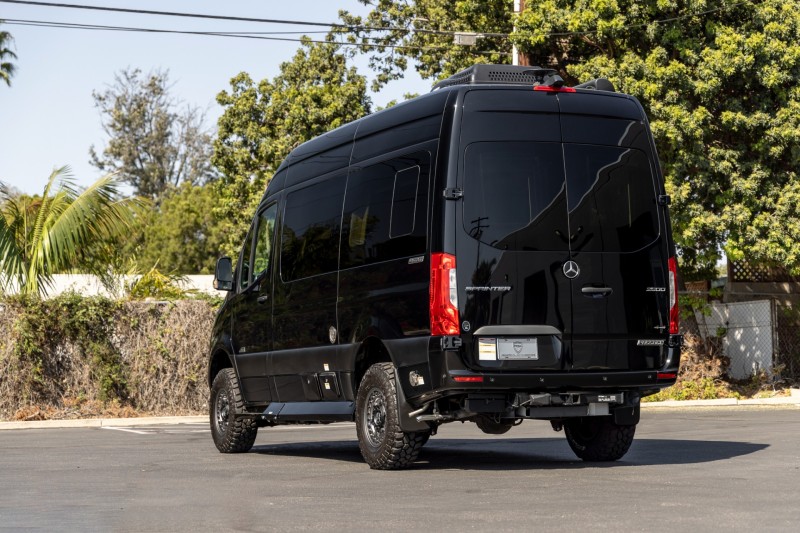 2019 Mercedes-Benz Sprinter 2500 Crew LUXURY RV Midwest Automotive Designs Daycruiser 144 4x4 in , 