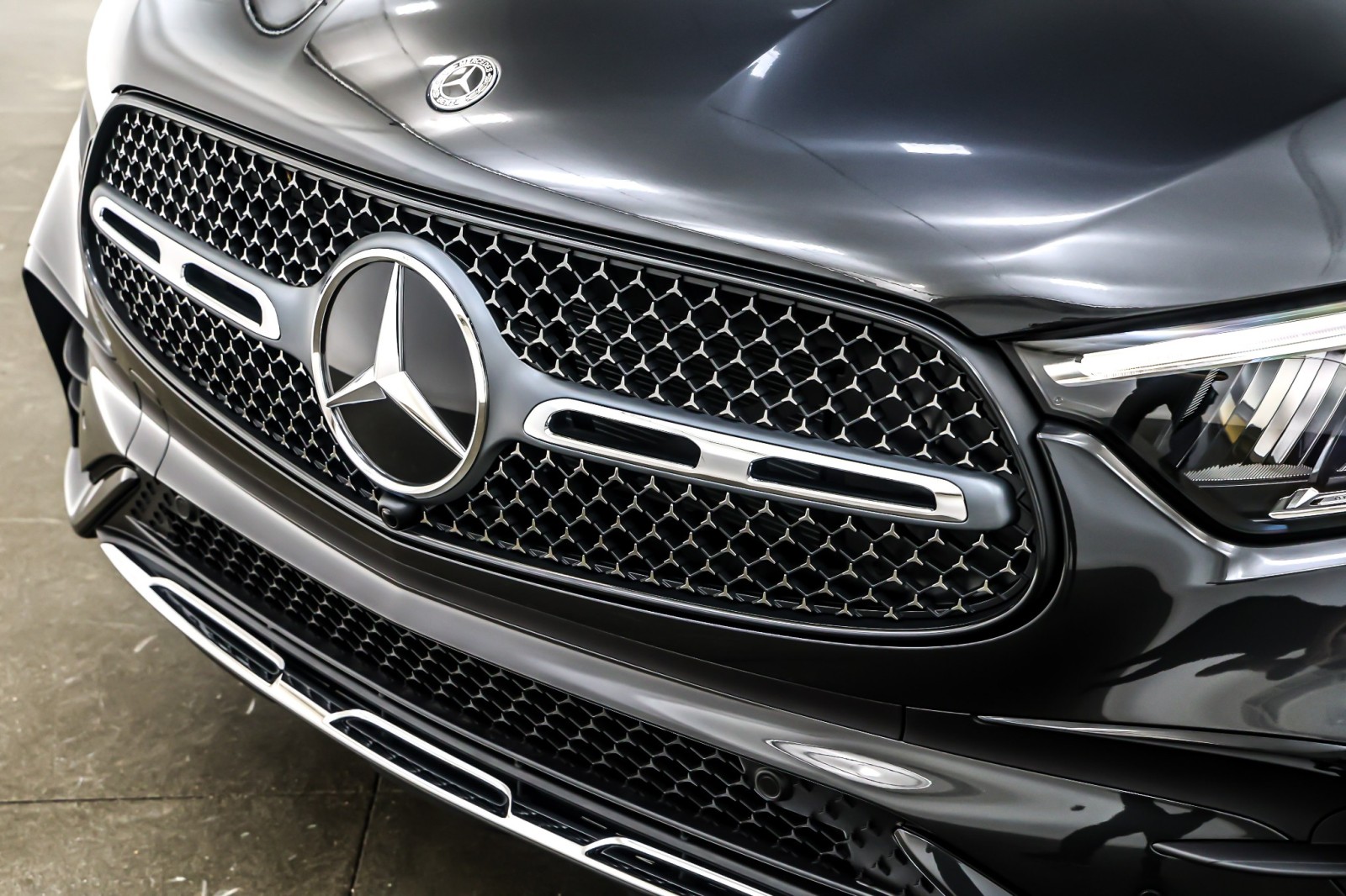 New 2026 Graphite Grey Metallic Mercedes-Benz GLC 300 image 13