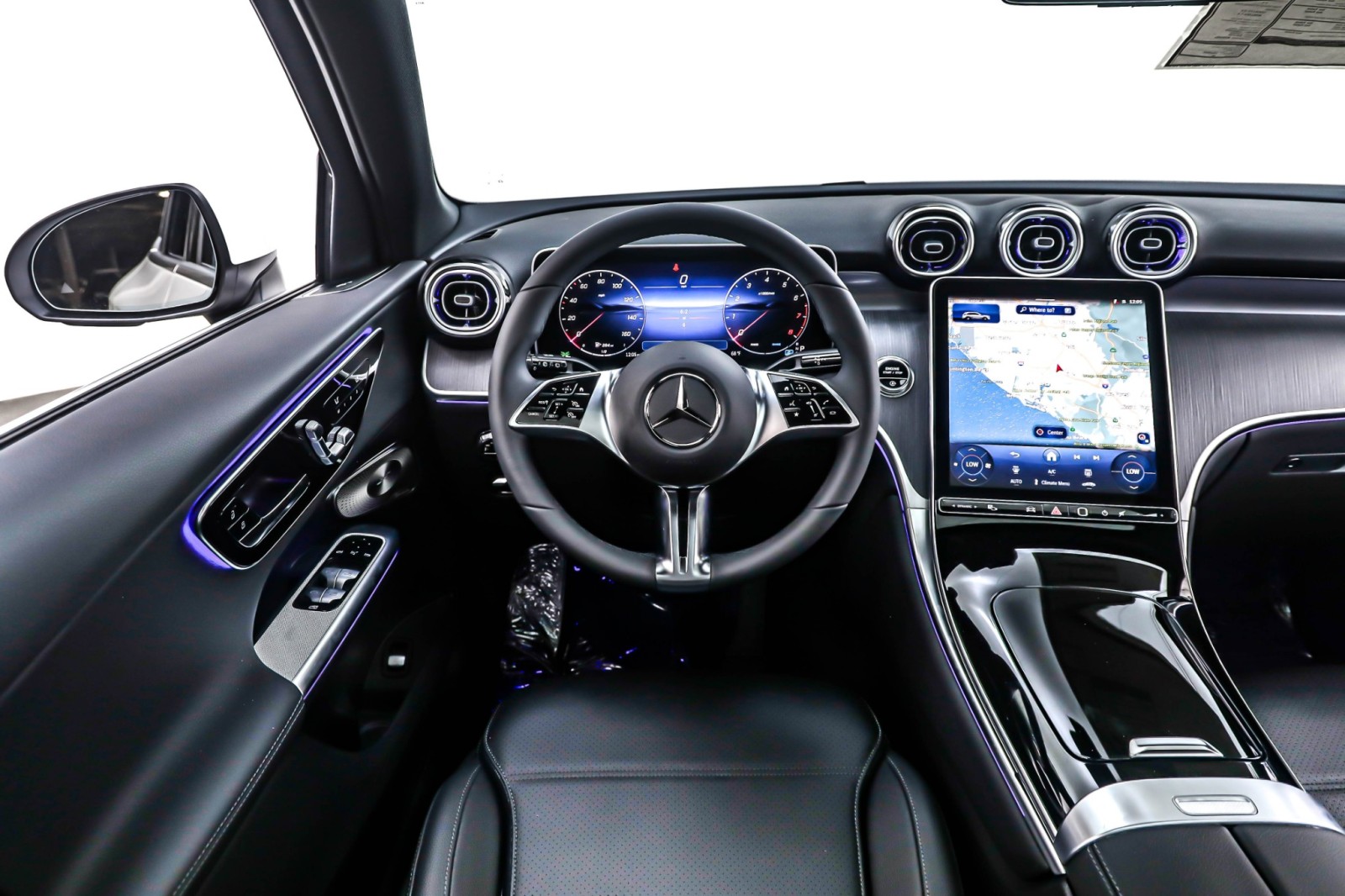 New 2026 Polar White Mercedes-Benz GLC 300 image 4