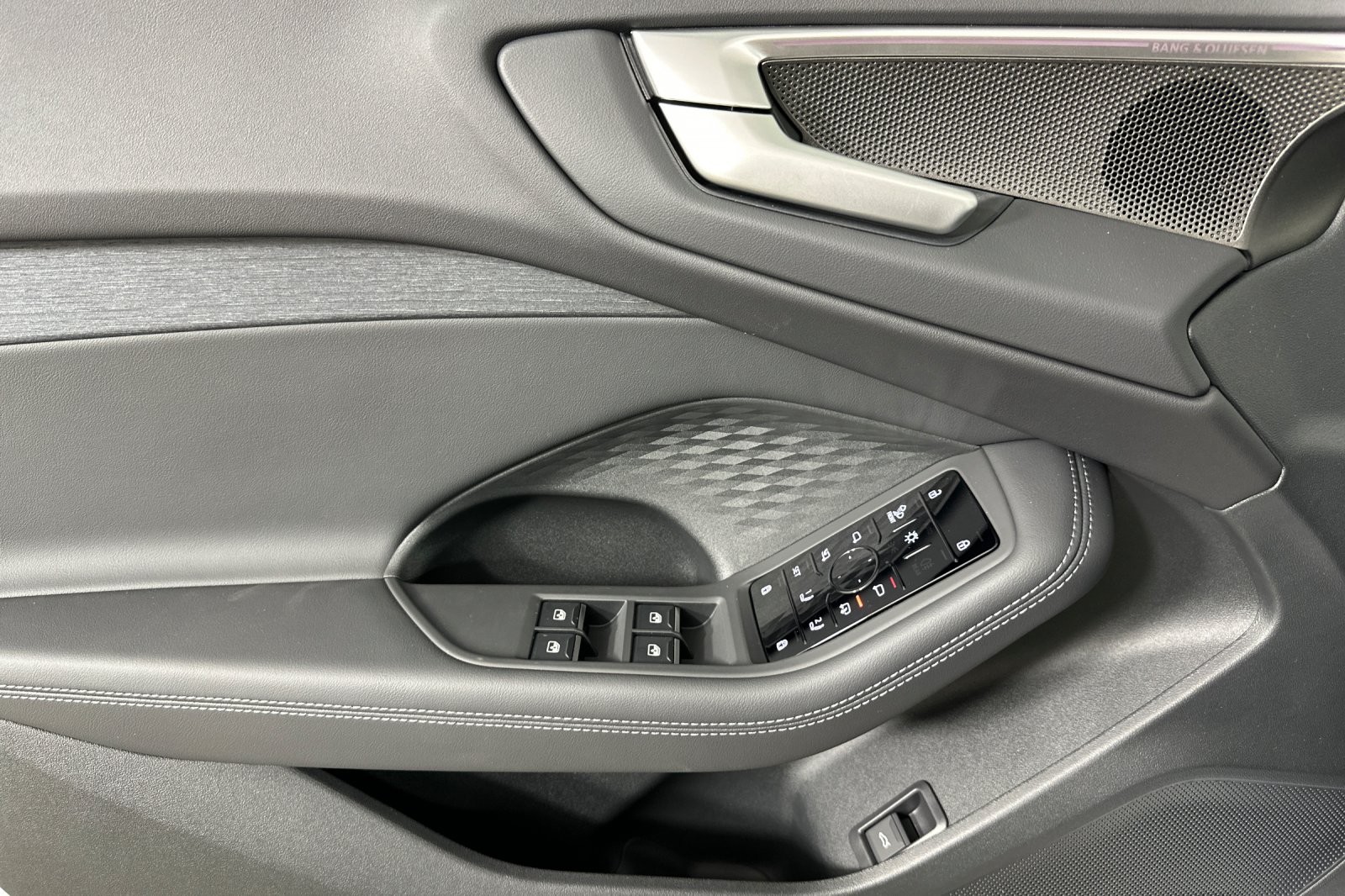 New 2025 Glacier White Metallic Audi Premium Plus 2.0 TFSI quattro image 10