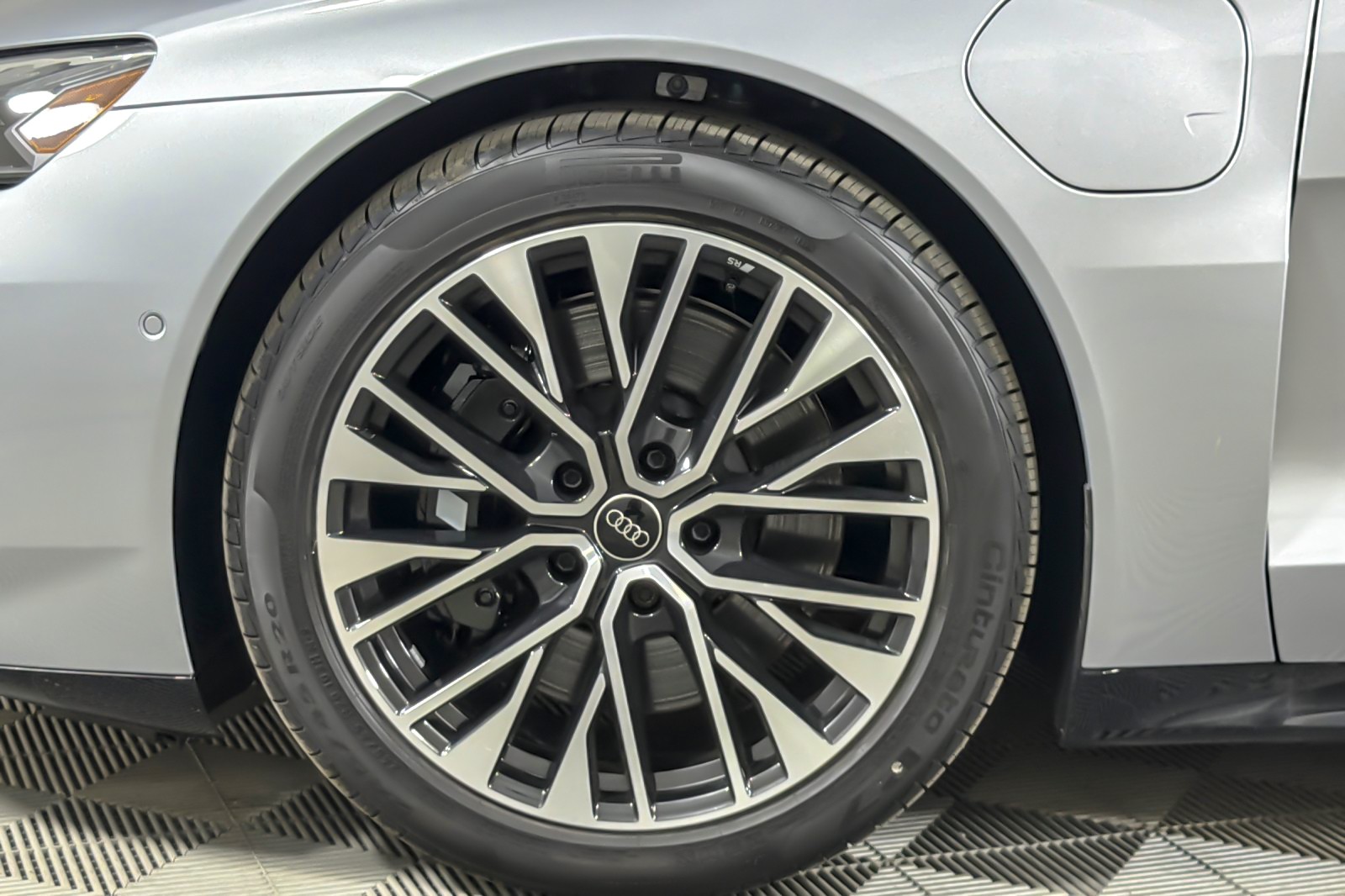 New 2026 Florett Silver Metallic Audi Premium Plus quattro image 24