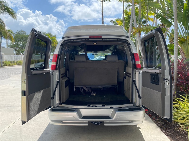 2013 GMC SAVANA HI TOP CONVERSION HANDICAP LIFT LOW MILES 24,857 in , 
