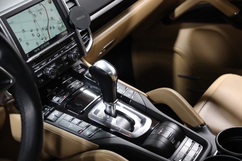 2016 Porsche Cayenne S E-Hybrid 4dr Suv in ,