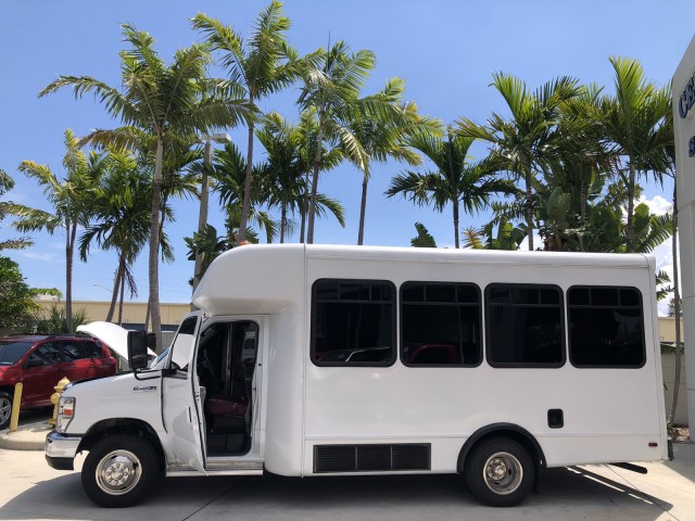2008 Ford Econoline Commercial Cutaway low miles 20 passenger buss in pompano beach, Florida