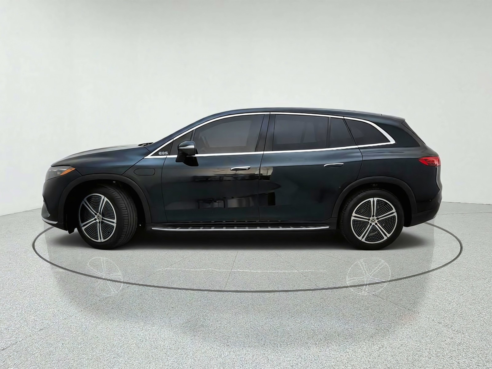 Certified Used 2024 Emerald Green Metallic Mercedes-Benz EQS 450 image 14