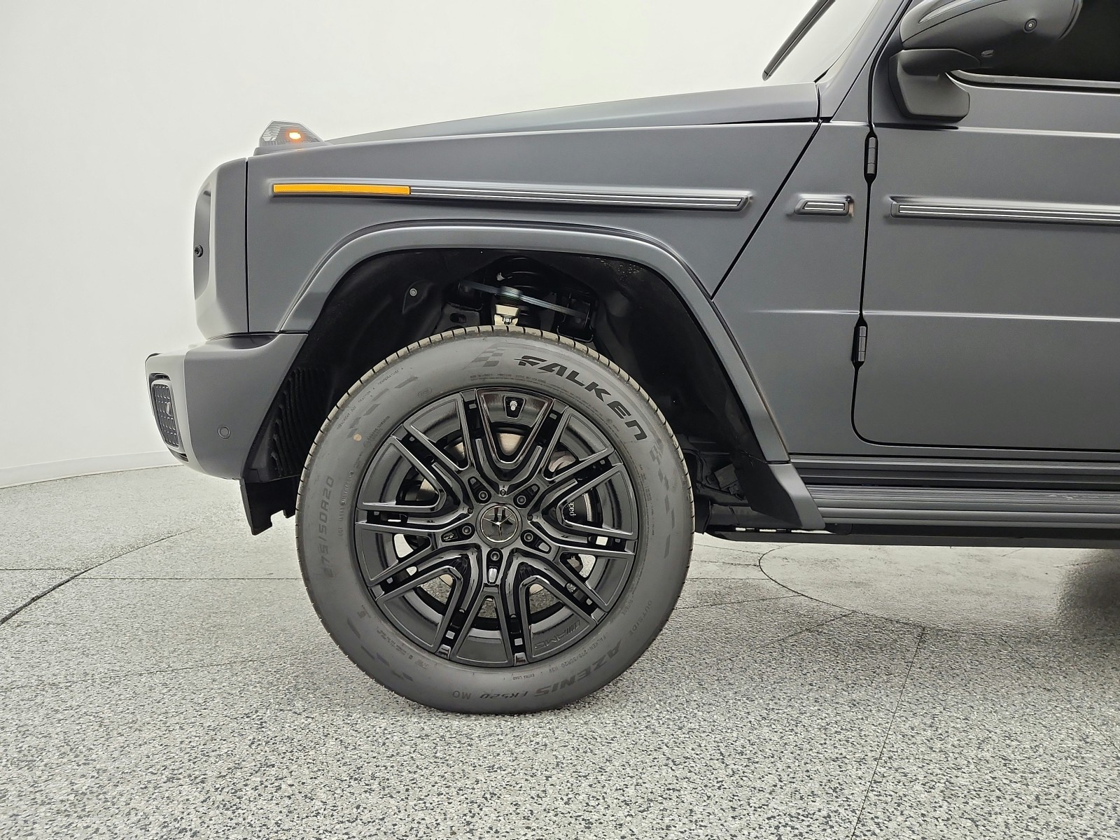 New 2027 MANUFAKTUR Night Black magno Mercedes-Benz G 580e SUV image 13