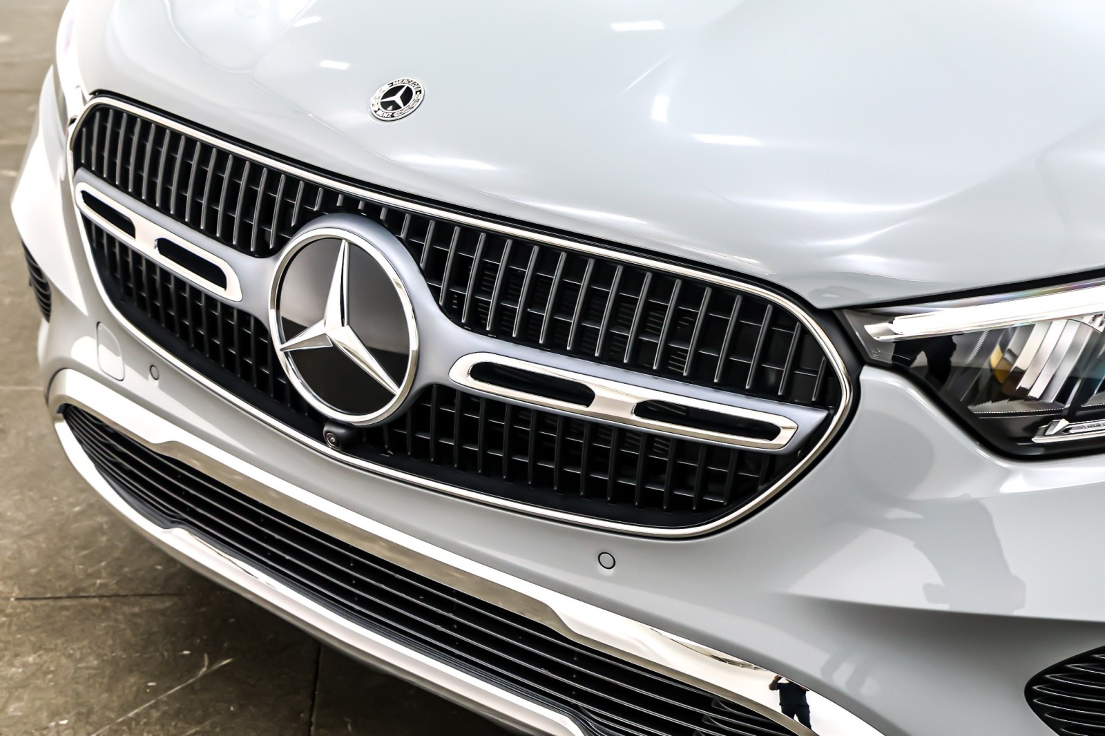 New 2026 MANUFAKTUR Alpine Grey Mercedes-Benz GLC 300 image 13