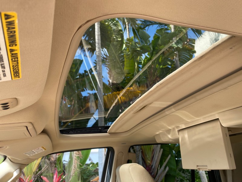 2010 Lincoln Navigator 4WD SUNROOF LOW MILES 31,209 in , 