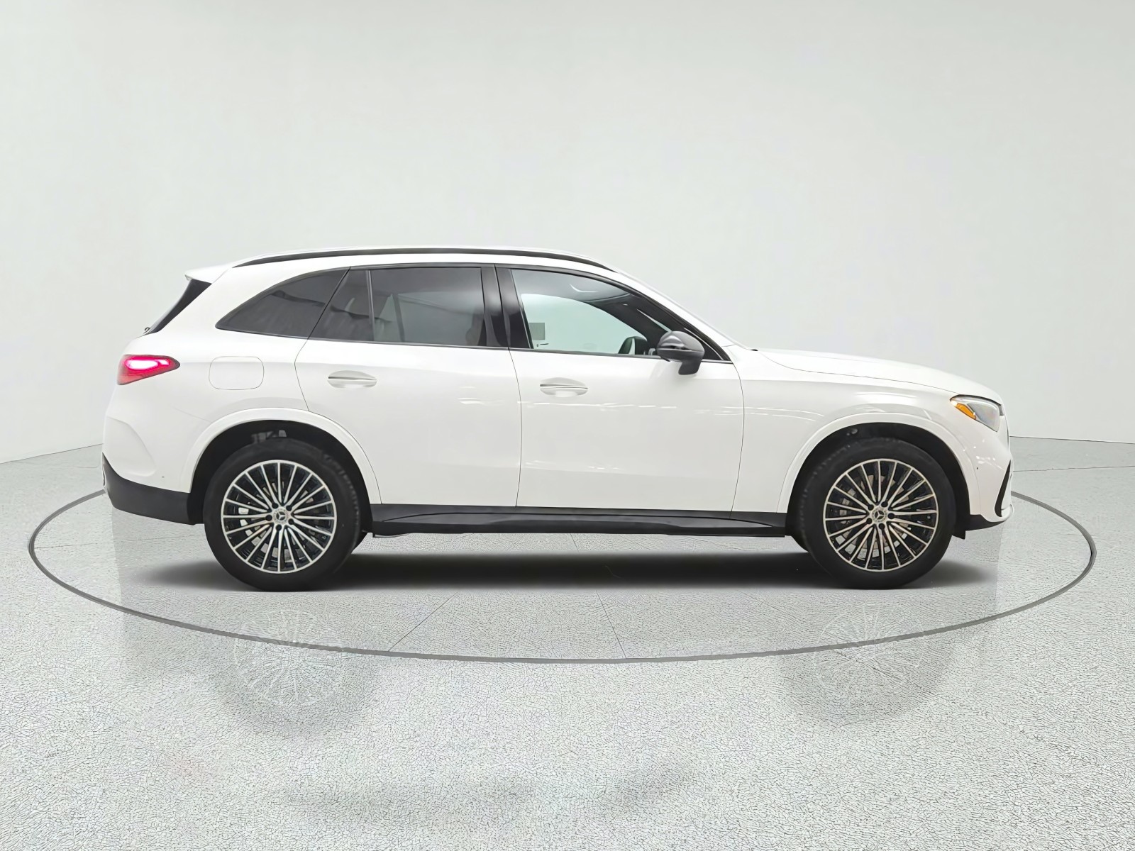 New 2027 Polar White Mercedes-Benz GLC 300 SUV image 4