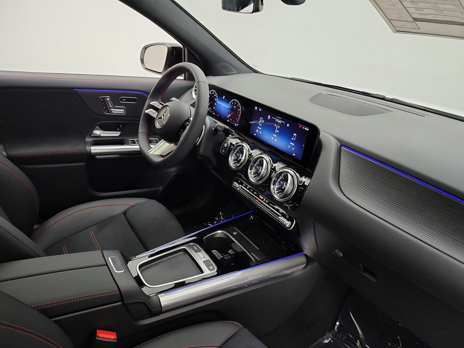 New 2026 Polar White Mercedes-Benz GLA 250 SUV image 13