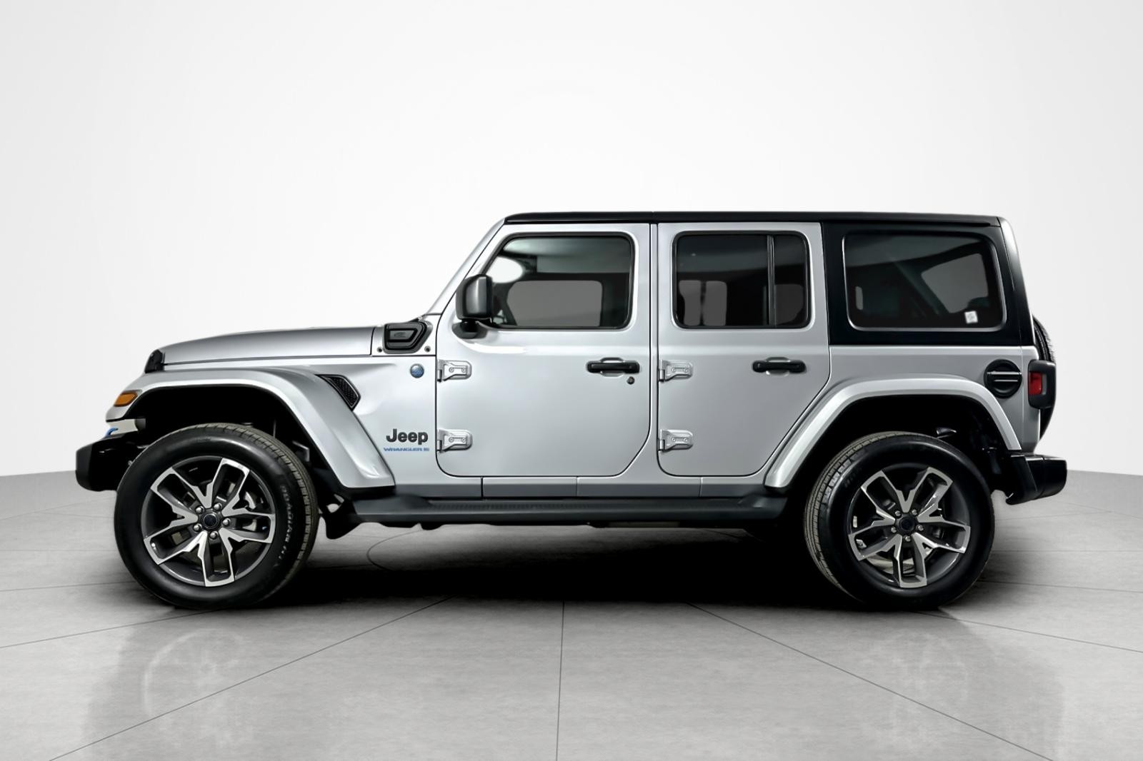 Used 2024 SILVER Jeep Sport S image 2