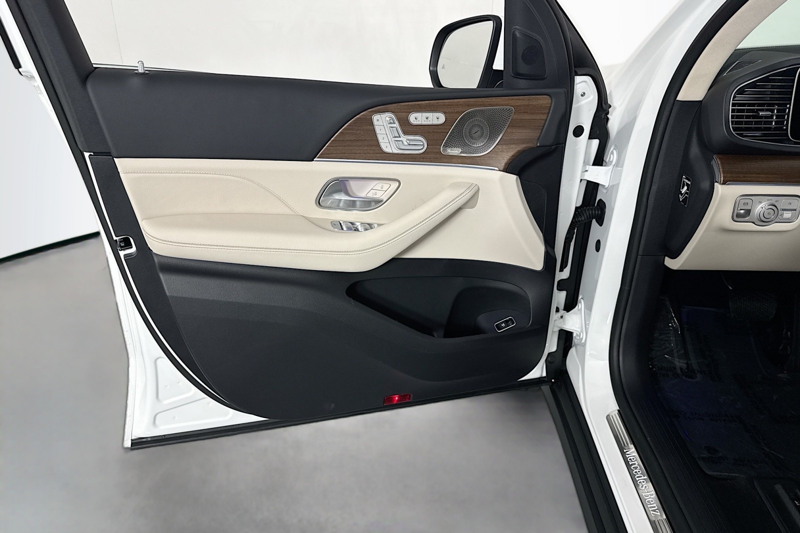 New 2026 Polar White Mercedes-Benz GLE 350 4MATIC® SUV image 20