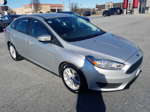 2016-Ford-Focus-SE 2016-Ford-Focus-SE