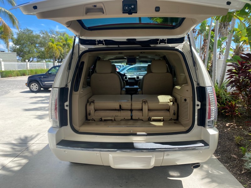 2013 Cadillac Escalade Luxury 1 OWNER LOW MILES 70,251 in ,