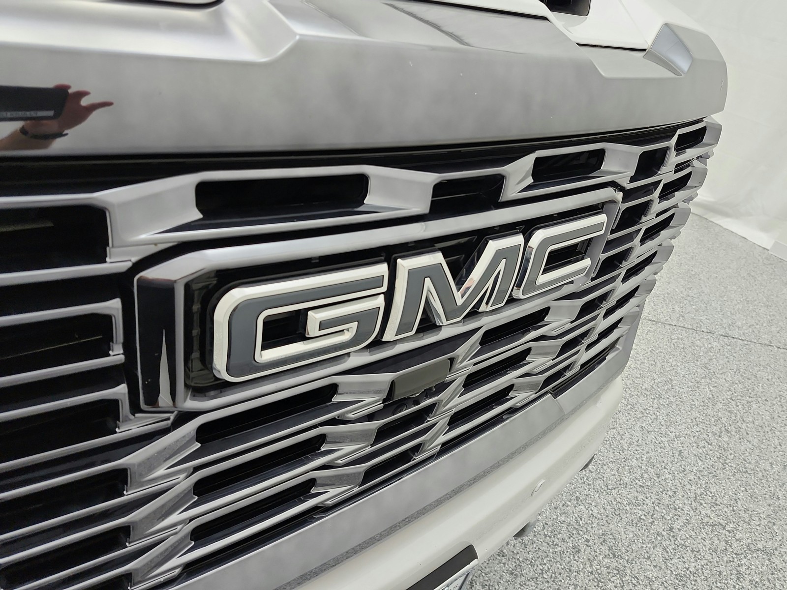 Used 2024 White Frost Tricoat GMC 4WD Crew Cab 159 Denali Ultimate image 19