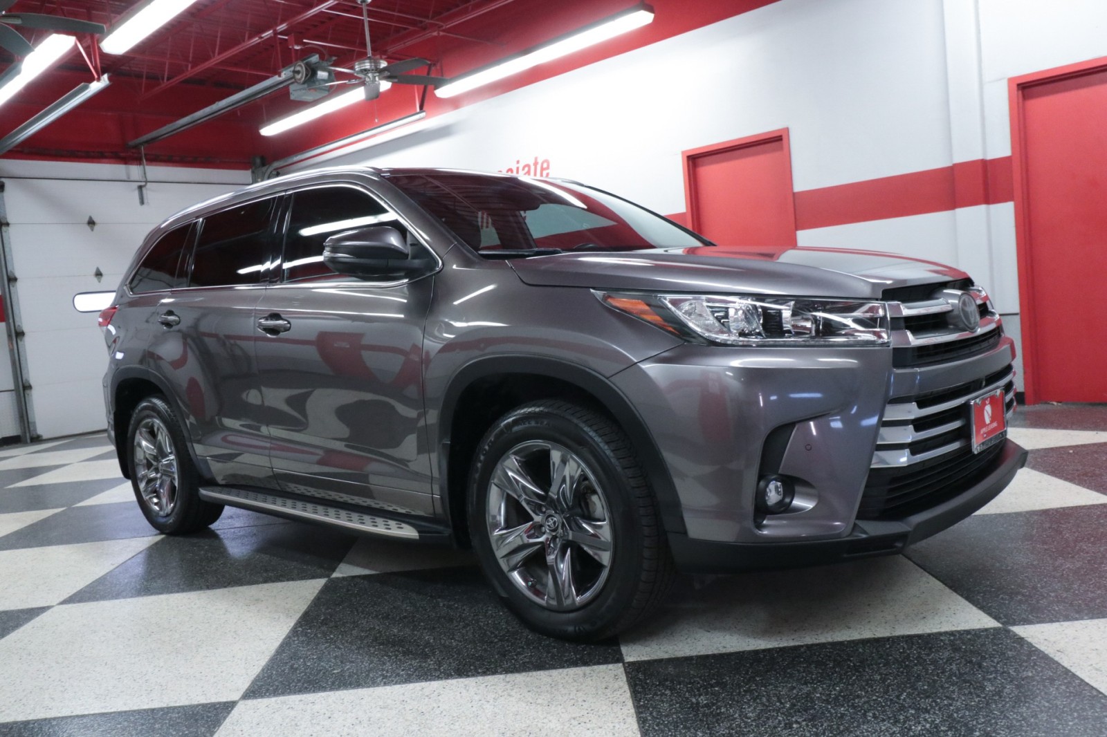 Used Car 2019 Toyota Highlander  Limited Platinum For Sale Under $30,000 In Austin, Texas