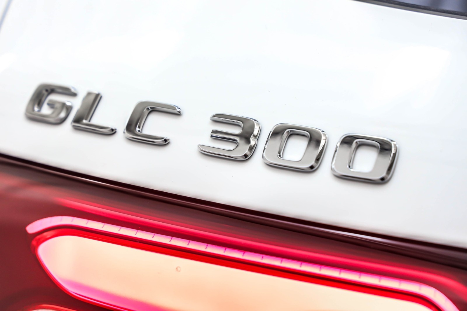 New 2026 Polar White Mercedes-Benz GLC 300 image 9