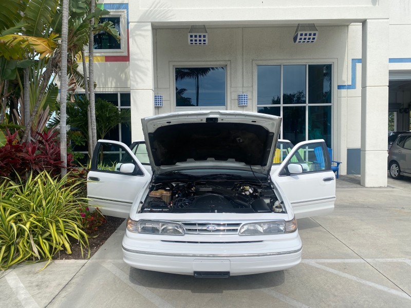 1995 Ford Crown Victoria LOW MILES 43,331 in , 