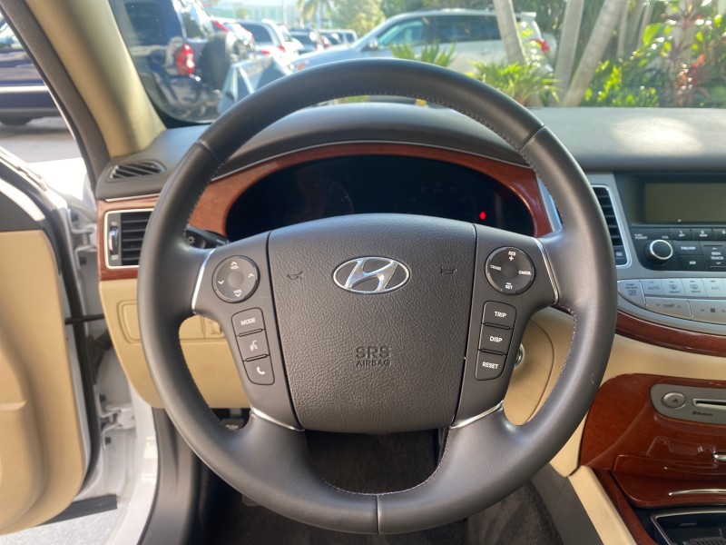 2013 Hyundai Genesis 3.8L LOW MILES 33,576 in , 