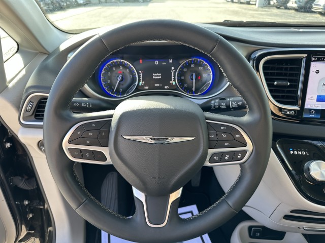 2023 Chrysler Pacifica Touring L 12