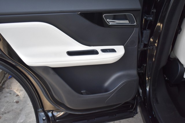 2017 Jaguar F-PACE Navi Leather Moonroof Heated Seats Parking Sensors 32