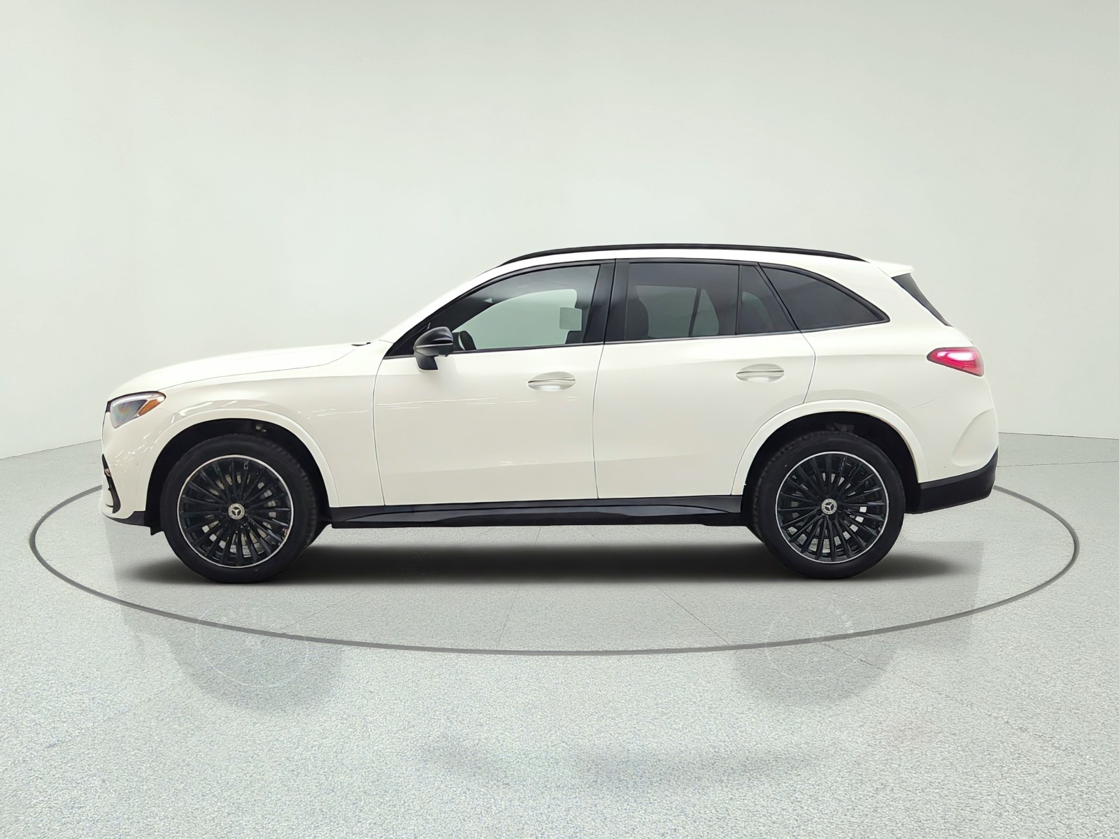 New 2027 Polar White Mercedes-Benz GLC 300 SUV image 8