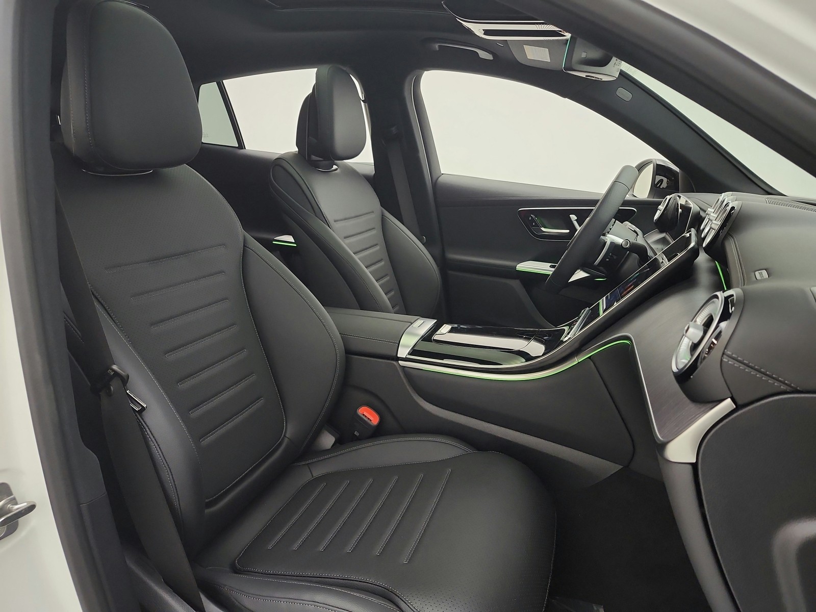 New 2026 Polar White Mercedes-Benz GLC 300 image 13