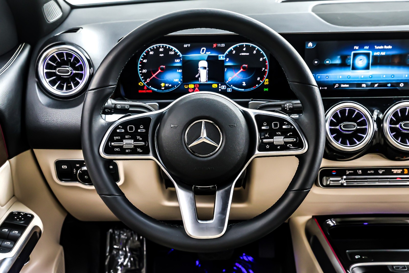 Used 2022 Iridium Silver Metallic Mercedes-Benz GLB 250 SUV image 19