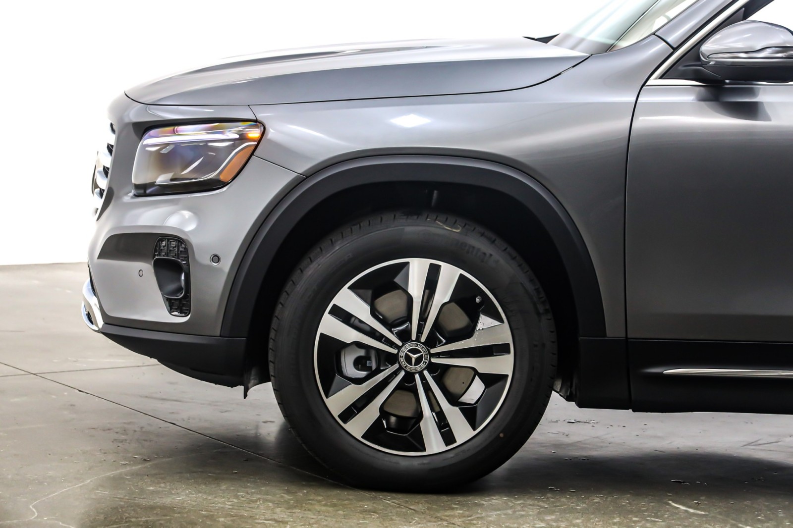 New 2026 Mountain Grey Metallic Mercedes-Benz GLB 250 image 10