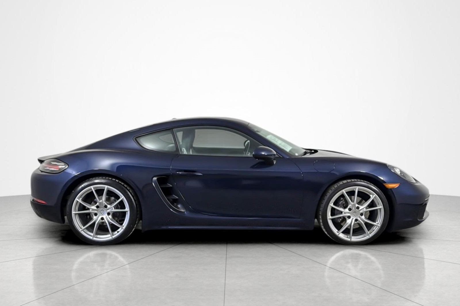 Used 2018 NIGHT BLUE Porsche Coupe image 6