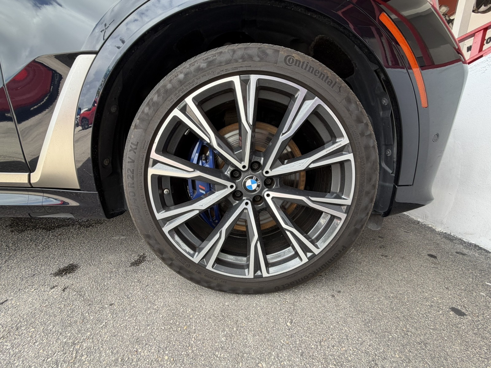 2020 BMW X7 - $33,988