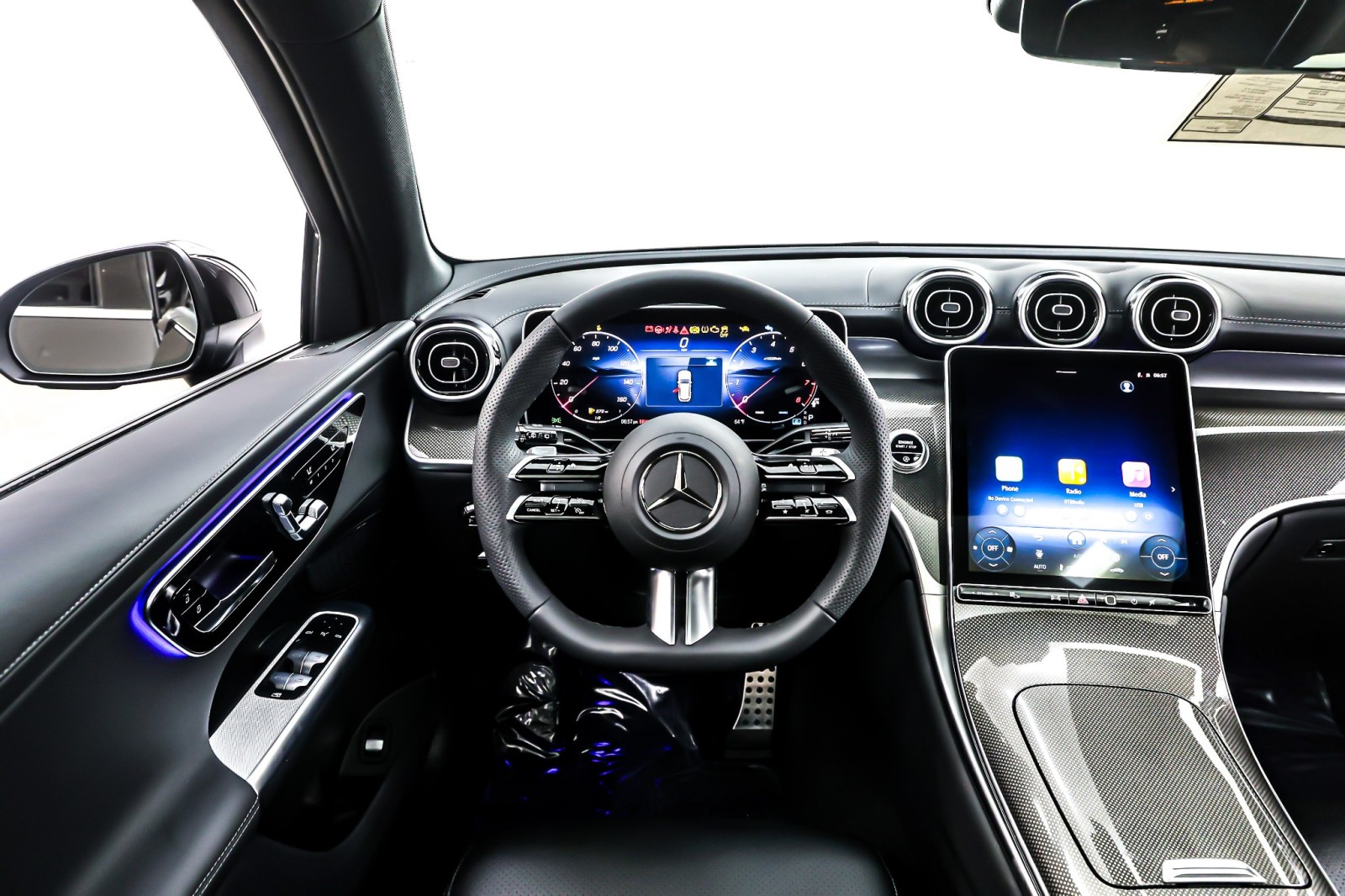 New 2026 Graphite Grey Metallic Mercedes-Benz GLC 300 image 4