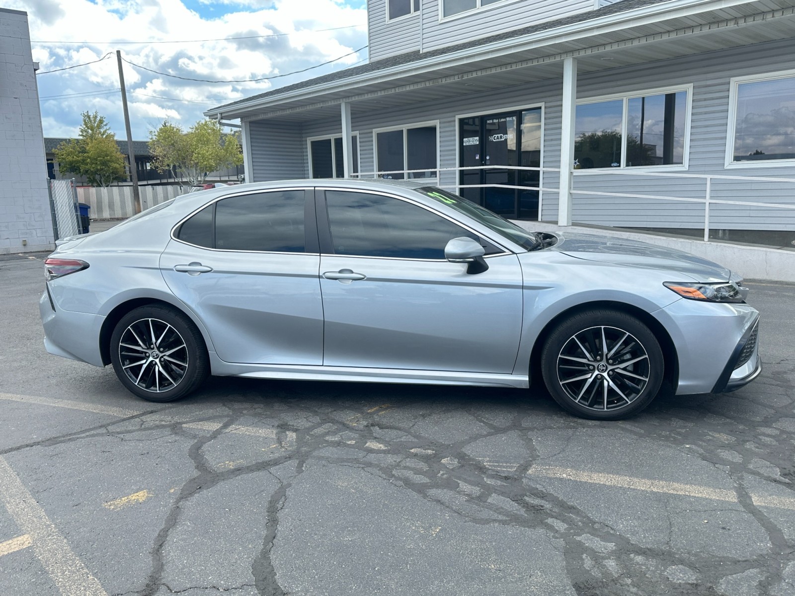 2022 Toyota Camry SE 6