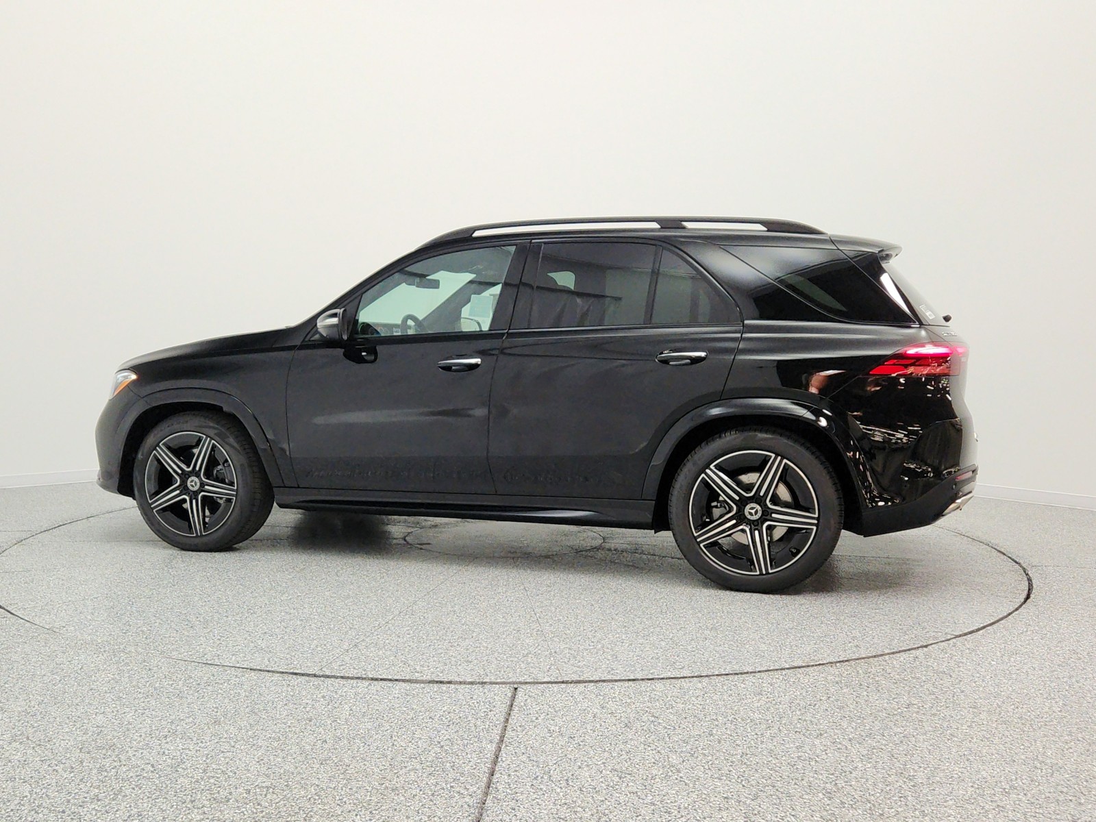 New 2026 Black Mercedes-Benz GLE 580 4MATIC® SUV image 8