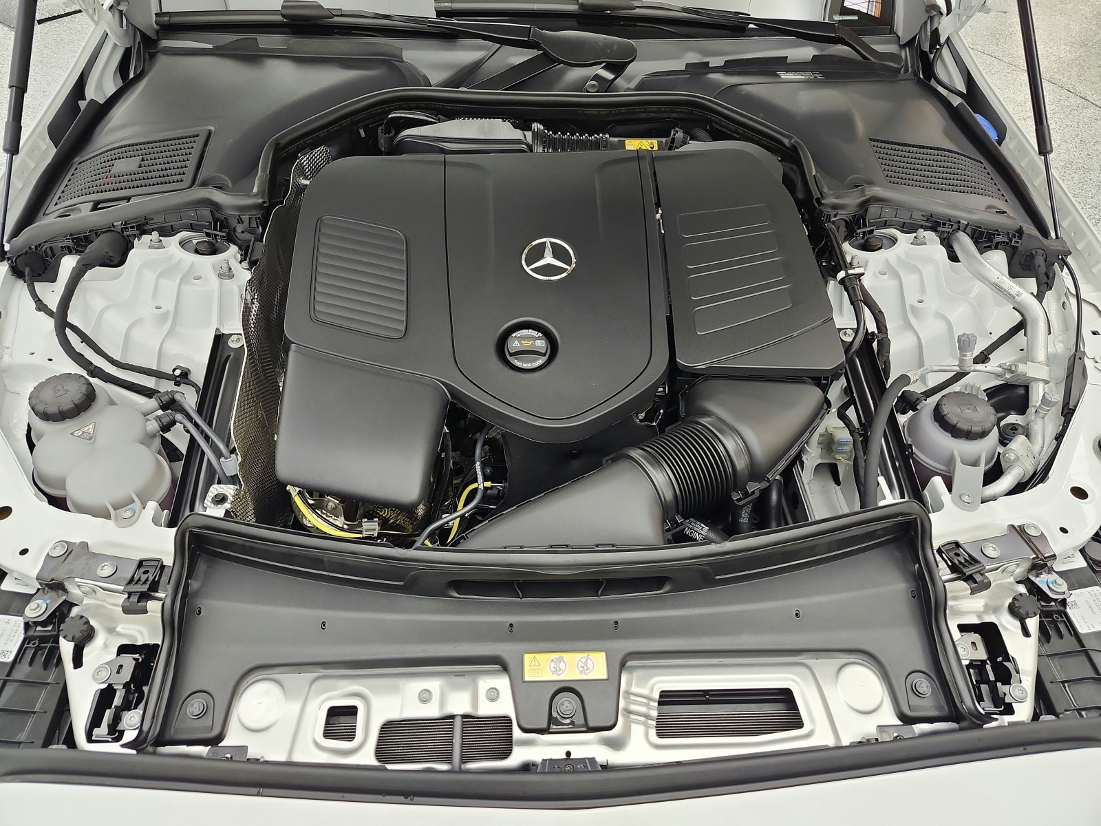 New 2026 Polar White Mercedes-Benz C 300 Sedan image 15