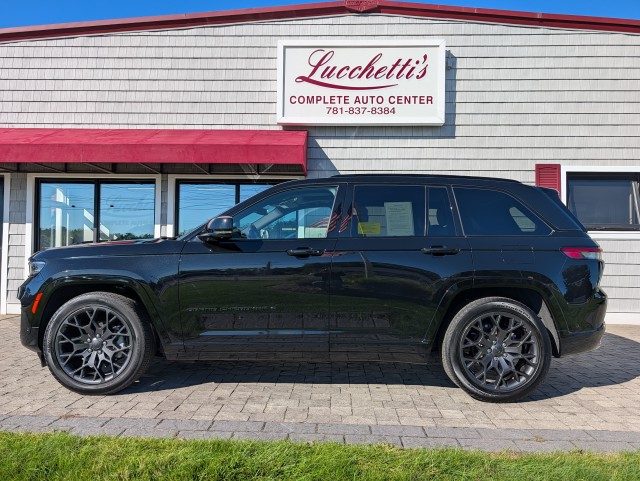 Diamond Black Crystal Pearlcoat 2025 Jeep Grand Cherokee SUV / Crossover Four-Wheel Drive Automatic