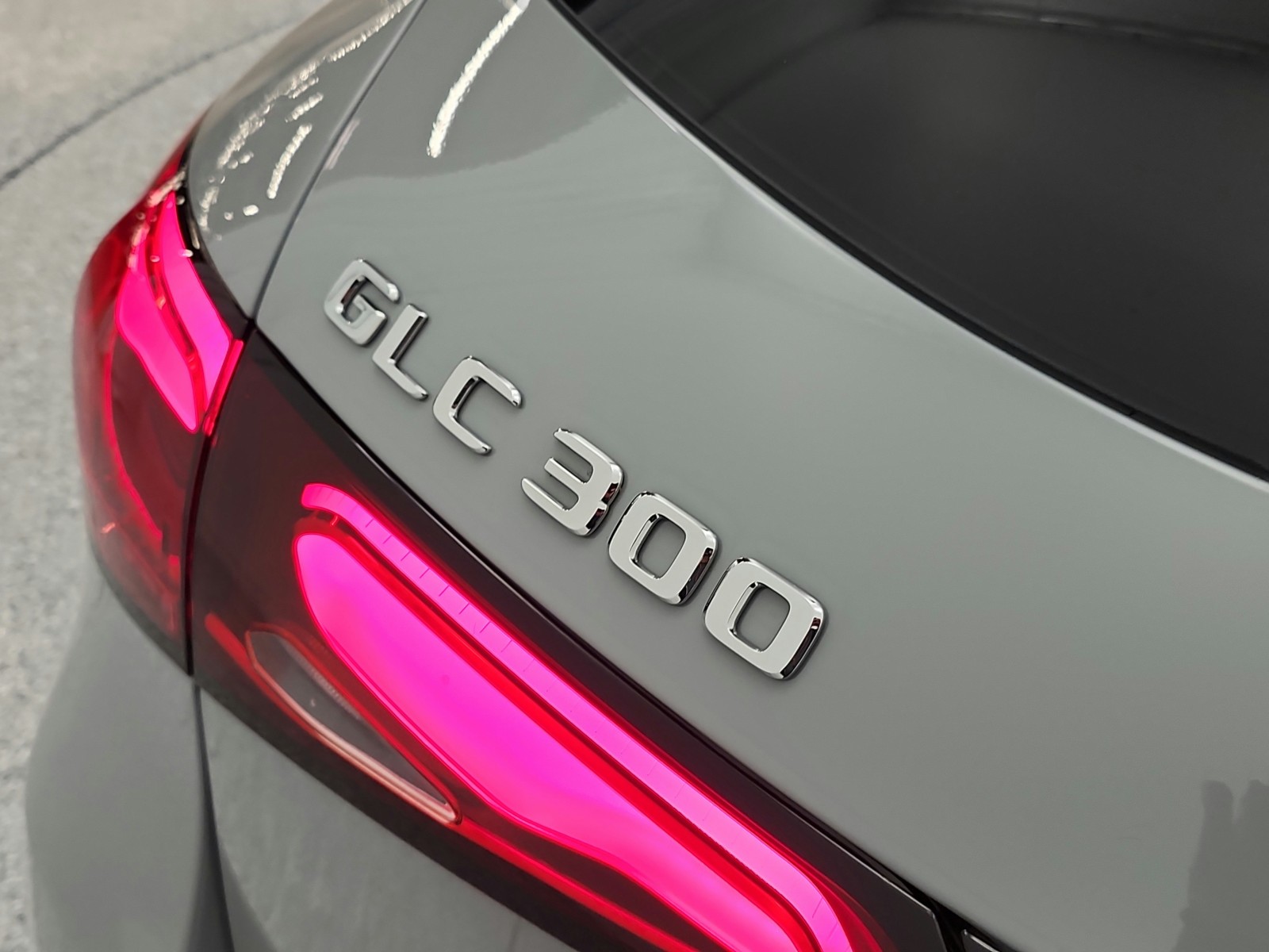 New 2026 MANUFAKTUR Alpine Grey Mercedes-Benz GLC 300 image 17