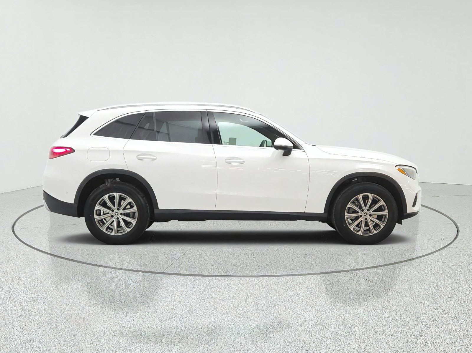 New 2027 Polar White Mercedes-Benz GLC 300 SUV image 4