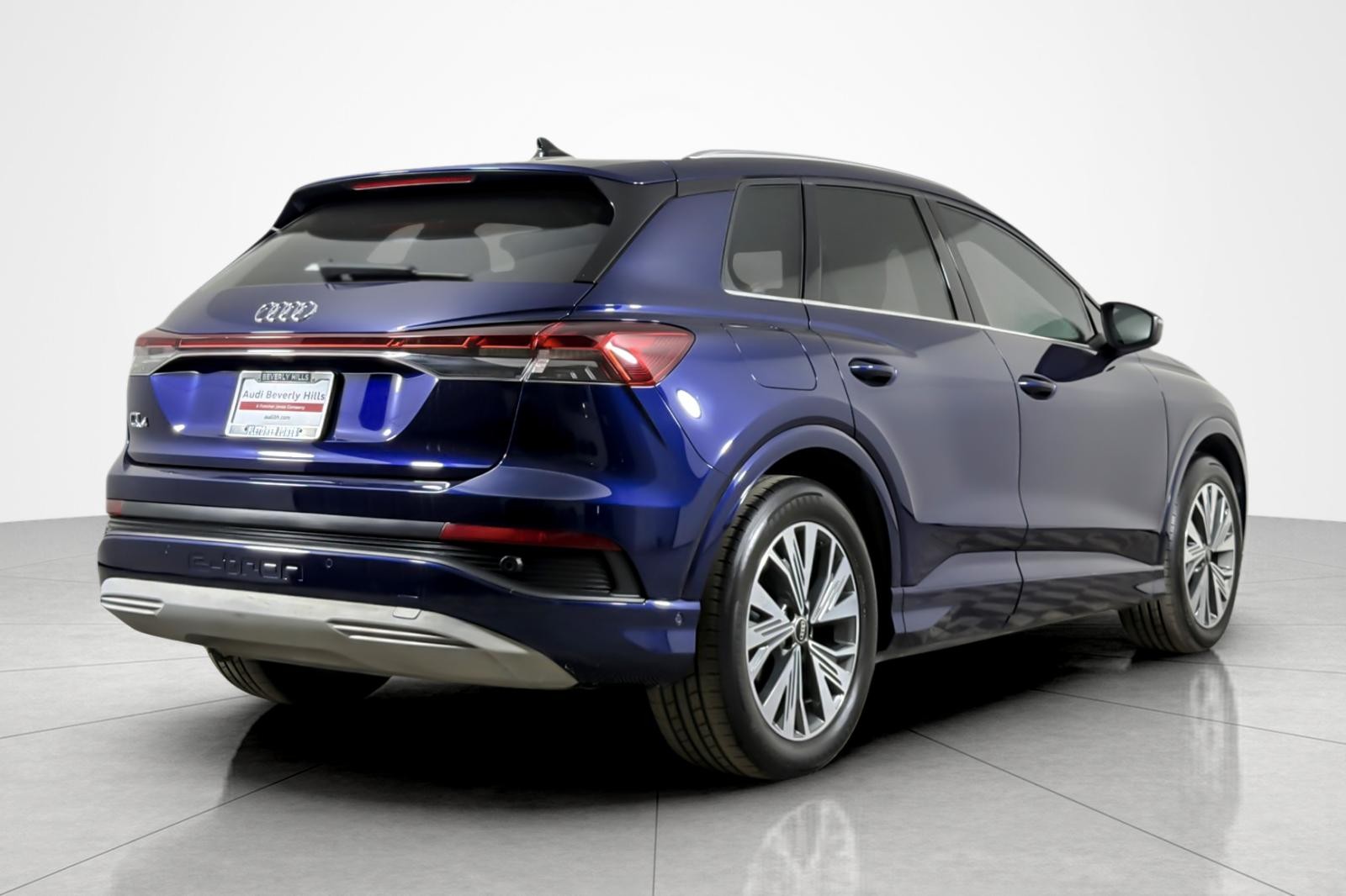 Used 2023 Navarra Blue Metallic Audi Premium Plus 40 RWD image 5